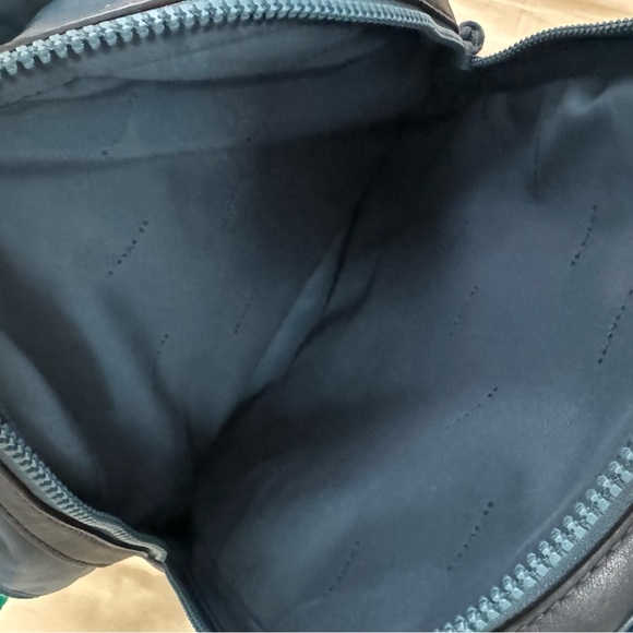 Coach Leather bag nice design one - Picture 3 of 5